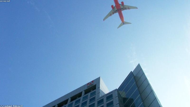 番号吧主页团队在开放式办公空间协作调试检索系统